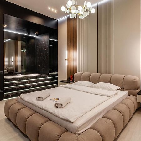 Leogrand Jacuzzi On Malaniuka 2 Apartment Lviv Exterior photo
